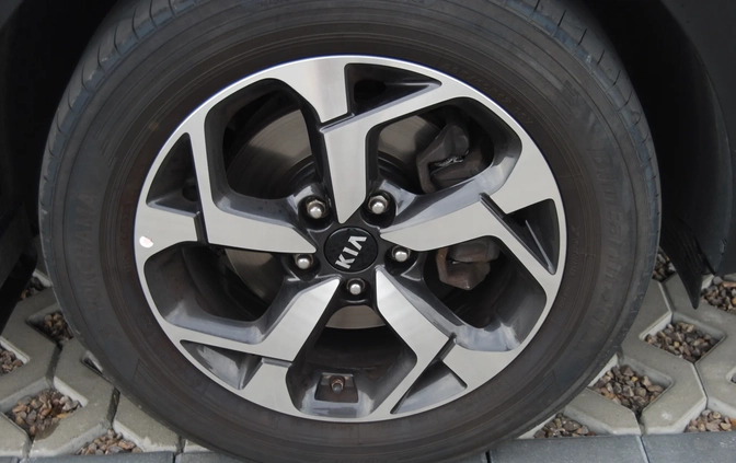 Kia Sportage cena 86087 przebieg: 100000, rok produkcji 2019 z Starachowice małe 667